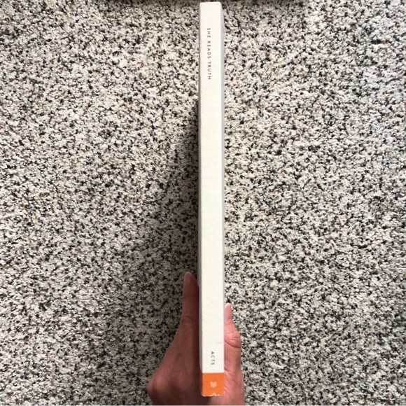 📖NWT She Reads Truth - Acts Women’s Reading Guide for Bible Study - Picture 6 of 6